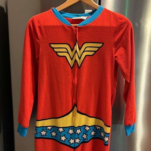 Wonder Woman RED fleece one piece body suit zip up Onesie PJS footed costume Lg - Picture 4 of 16